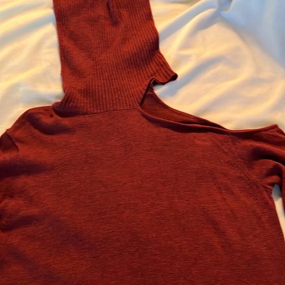 NWOT Prins Cold Shoulder Sweater Dress , Burgundy Medium - Picture 3 of 7